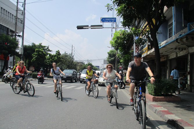 Green Bangkok Bicycle Tour - Crossing by long-tail boat