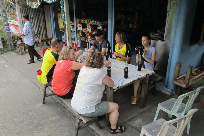 Green Bangkok Bicycle Tour - A practical break with drinks and snacks