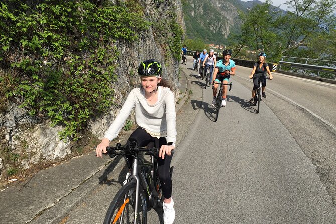 Group Bike Tour: Onno & Ghisallino (E-bikes and Road bikes) - Quiet roads and the charm of the unnamed town