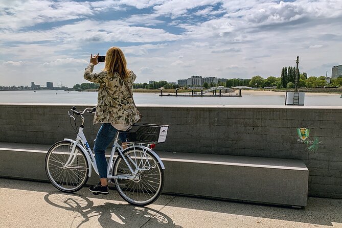Guided Bike Tour: 2 Hours Highlights of Antwerp - Meeting at Vleminckstraat 15a