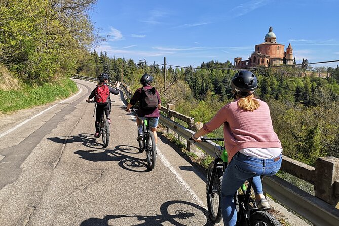 Guided E-bike Tour in Bologna with aperitif - Key points to know before you book