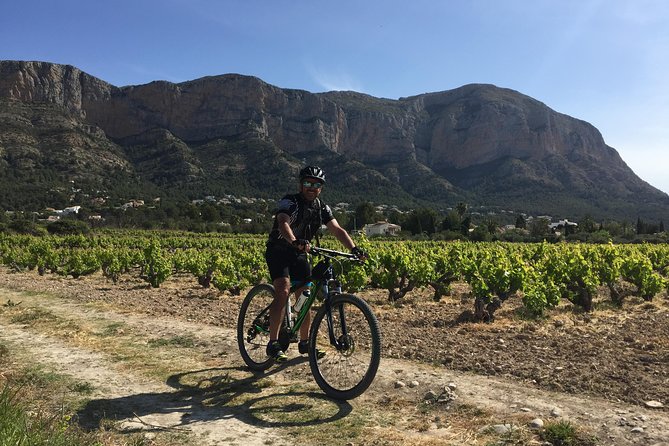Guided mountain bike route - "Pata Negra" Tour - Views, woodland tracks, and quiet villages