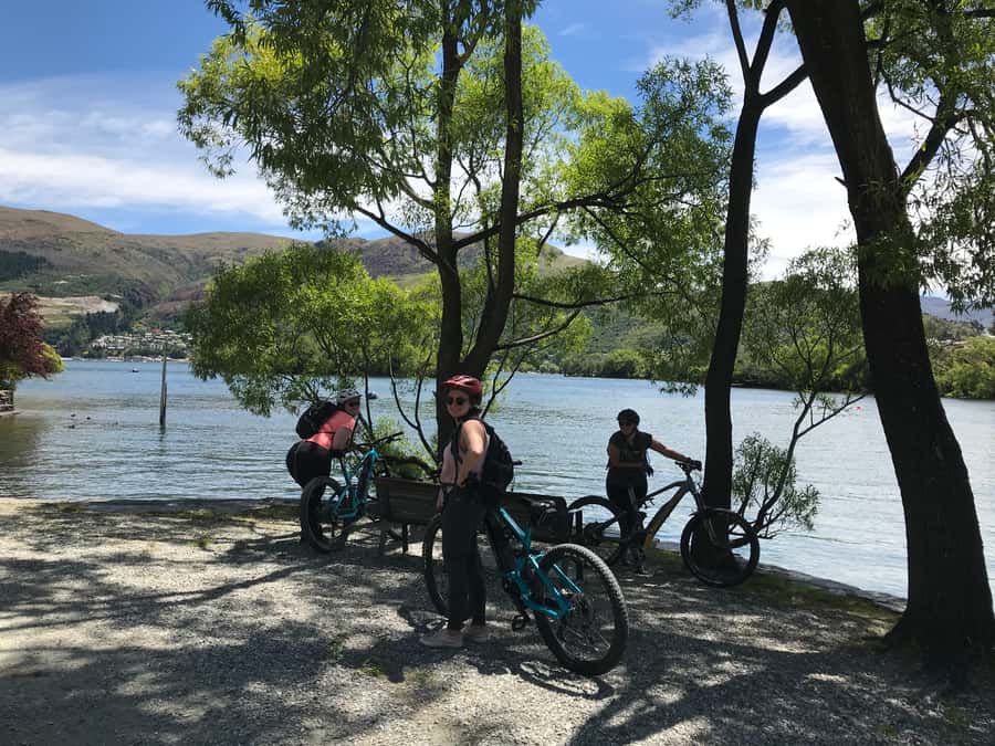 Guided Scenic E-bike Tour - Ride to the Lake - What the guide adds to the experience