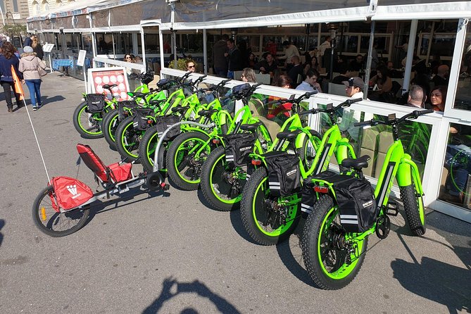 Guided tour of Naples by FAT electric bike - Castel dell’Ovo and the coastal photo stop