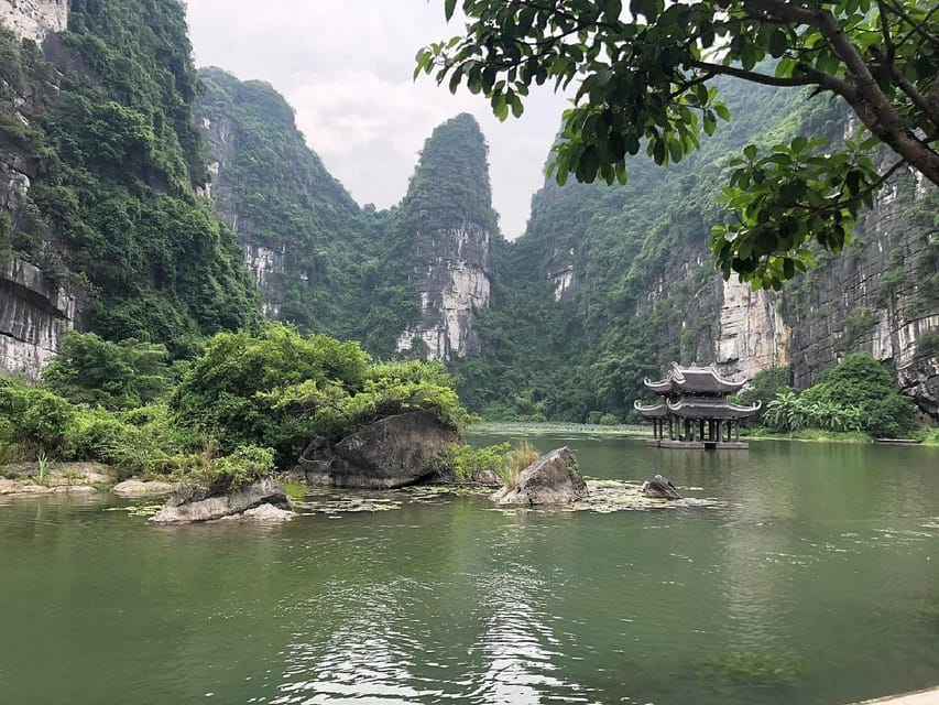 Ha Noi: Ninh Binh / Hoa Lu - Trang An - Mua Cave / Cycling - Mua Cave and the Lying Dragon climb