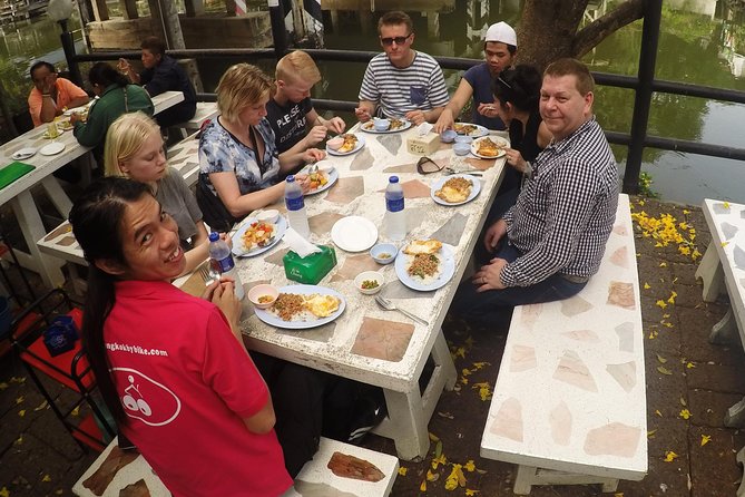 Half-Day Bangkok Bike Tour Including Lunch - Bangkok Noi and the canal crossings