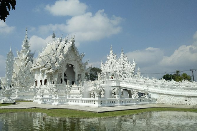 Half Day Cycling Tour to the White temple - The guides make the difference