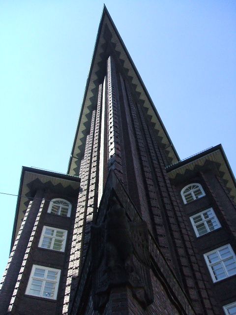Hamburg: Bike Tour of the Speicherstadt & Old Harbor - Bridges, cranes, and the working harbor