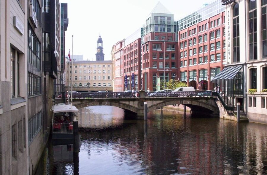 Hamburg: City Tour by Bike with Elbphilharmonie incl. Bike - Starting in Rotherbaum beside the University of Hamburg