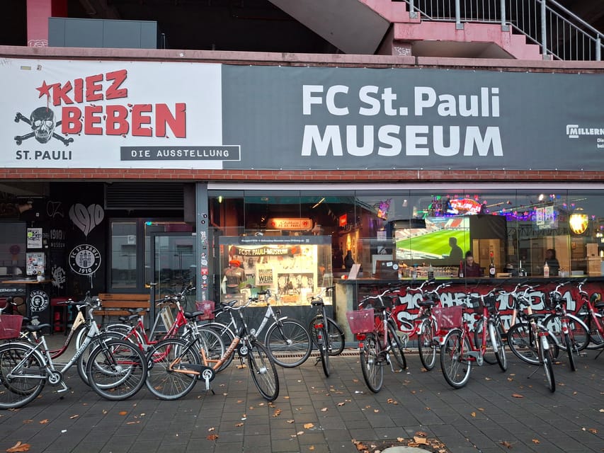 Hamburg: Downtown, Alster & Creative Neighborhoods by Bike - Starting at Schlüterstraße near Dammtor