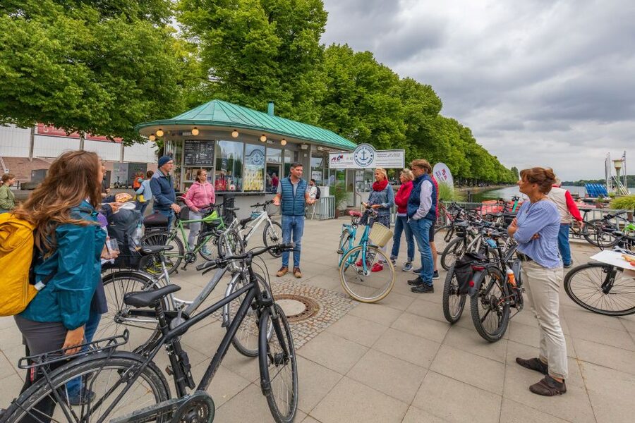Hannover: Guided Bike Tour for Foodies with Tastings - Why this Hannover bike tour works