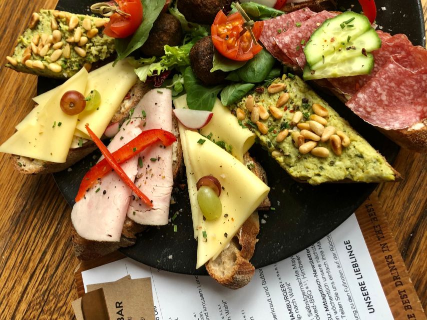 Hannover: Guided Bike Tour for Foodies with Tastings - The New Town Hall and the central city