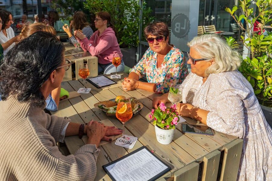 Hannover: Guided Bike Tour for Foodies with Tastings - The Old Town and the final stretch