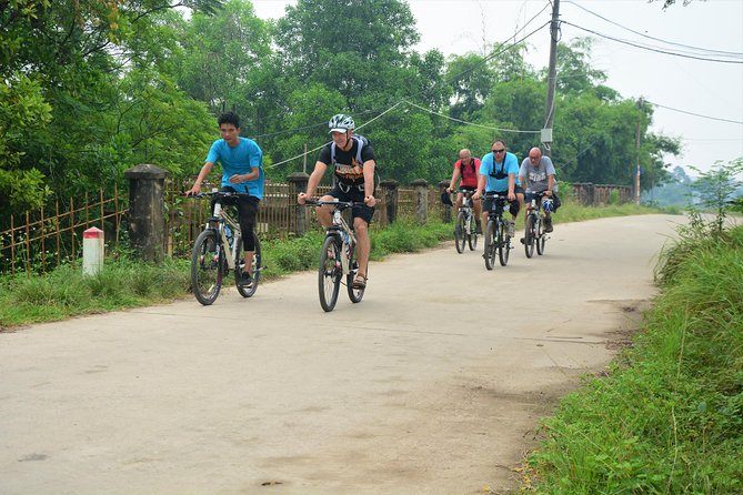 Hanoi Bicycle Tours: Half Day Bicycle Tours Hanoi Countryside - A family home and bonsai garden