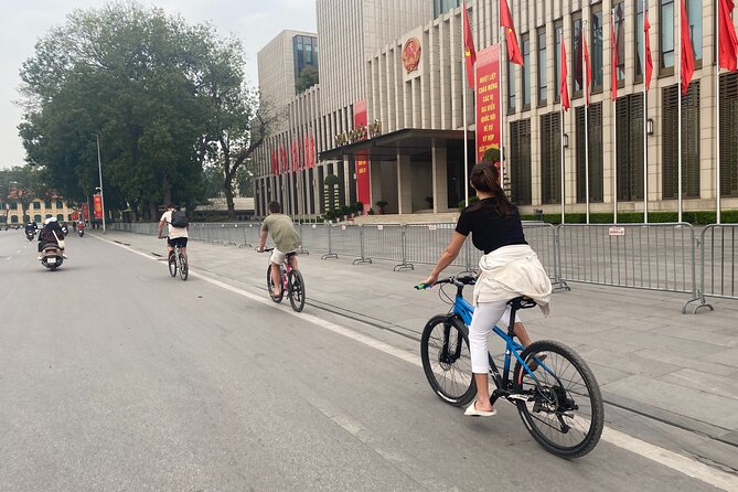 Hanoi City Bike Tour through Banana Island & Food Tasting - Food, drinks, and the value of $45