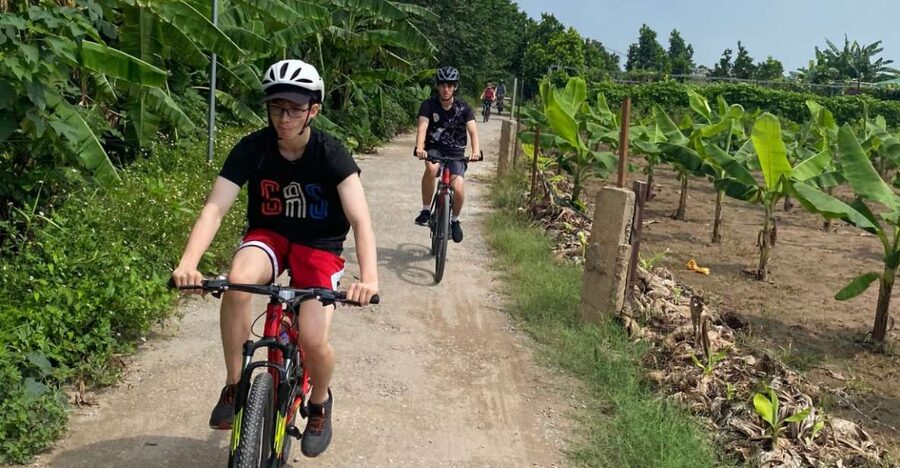 Hanoi Countryside Bicycle Tour - Leaving the Old Quarter by bicycle