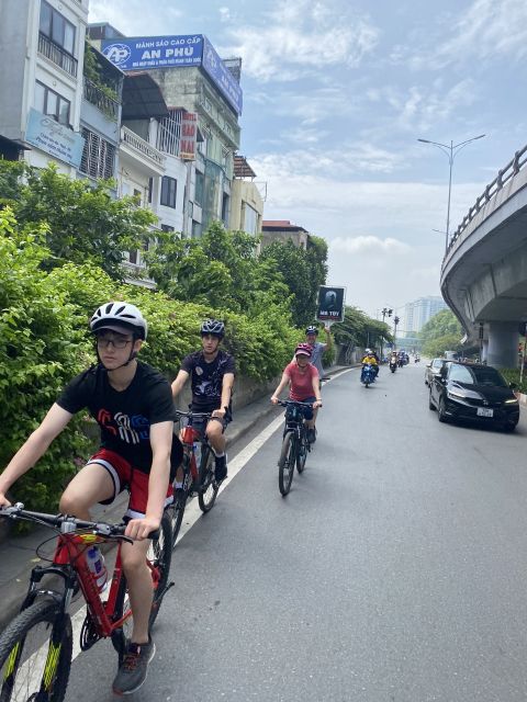 Hanoi Countryside Bicycle Tour - Visiting local homes and meeting residents