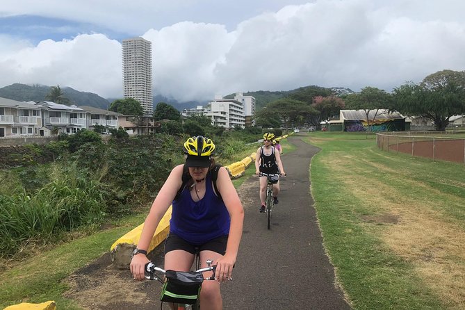 Hawaiian Food Tour by Bike in Oahu - Starting at Kuhio Beach With a Bike Fitting