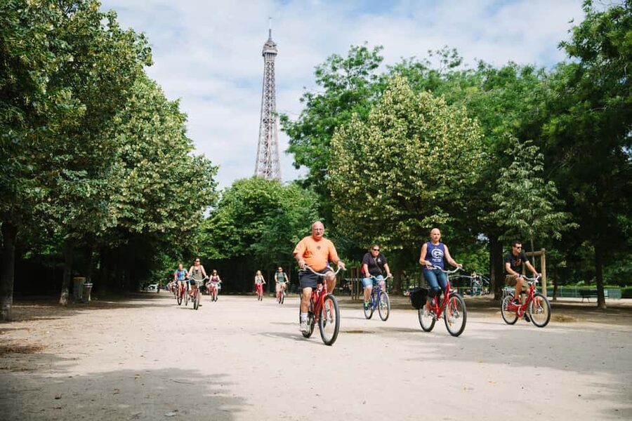 Highlights of Paris Bike Tour in English or Dutch - École-Militaire and Napoleon’s Tomb