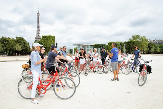Highlights of Paris Bike Tour w/ a Local Guide (English or Dutch) - The Eiffel Tower finale