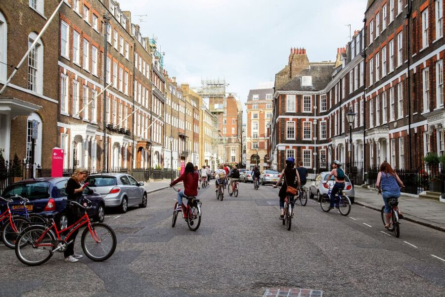 Highlights of Royal London Bike Tour (3 Hours) - The guides and the stories
