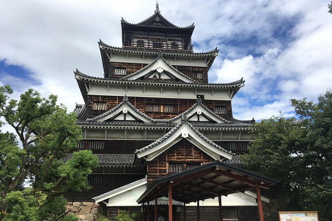 Hiroshima in a Nutshell: Morning Bike Adventure - Hiroshima Castle: gardens, photos, and a change of pace
