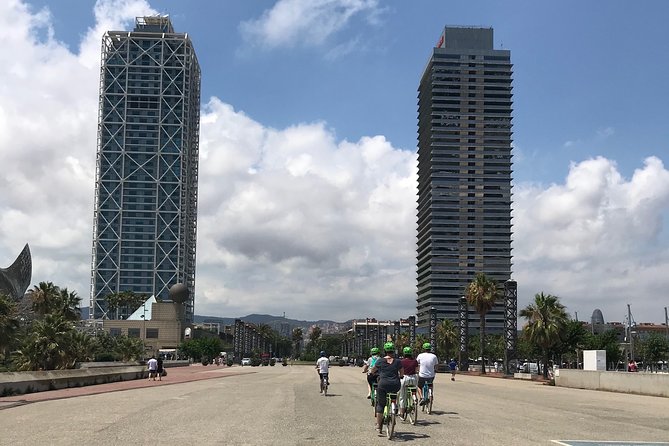 Historical Barcelona E-bike Guided Tour - Ending at the Sagrada Família