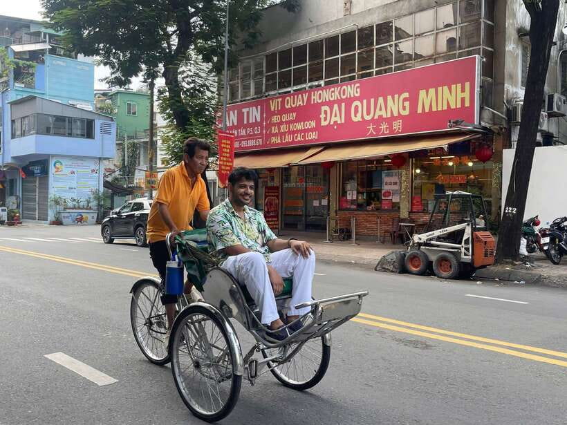 Ho Chi Minh City Sightseeing Panoramic Cycling Tour By Cyclo - Independence Palace and the French colonial center
