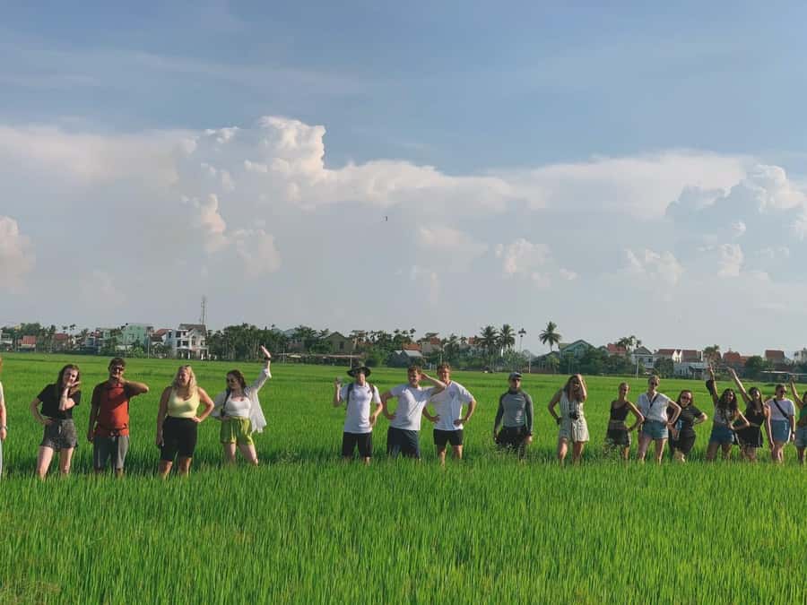 Hoi An Countryside Bike Tour- Tra Que Village & Basket Boat - Tra Que Vegetable Village: becoming a farmer for a few minutes