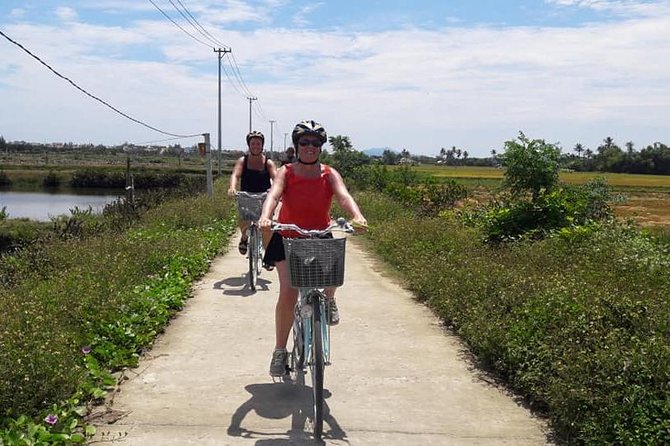 Hoi An Countryside Biking Tour(Vegetable village -basket boat - fishing village) - Rice Fields, Shrimp Farms, and Rural Animals