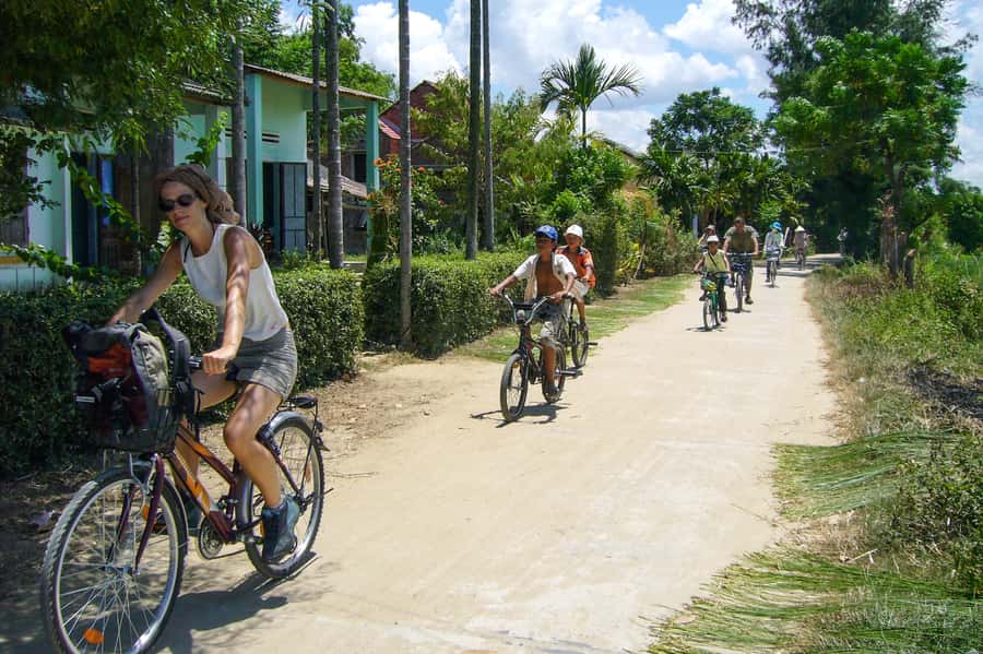 Hoi An Countryside: Guided Morning or Afternoon Bicycle Tour - Traditional crafts you can see and try