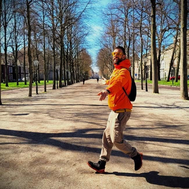 Interactive Safe 2,5hr Bike tour with Entertaining Guide - Starting on Paviljoensgracht