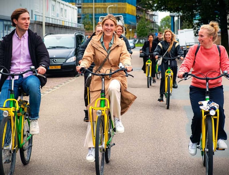 Interactive Safe 2,5hr Bike tour with Entertaining Guide - Why the guide makes the difference