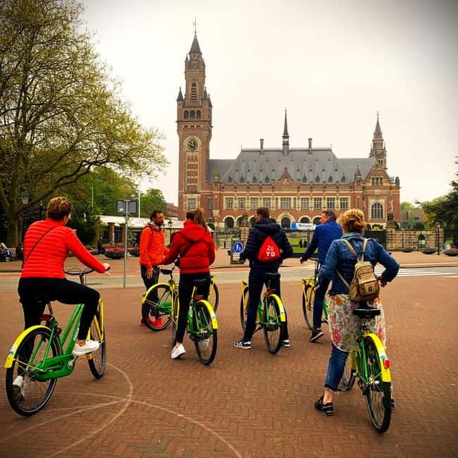Interactive Safe 2,5hr Bike tour with Entertaining Guide - Binnenhof and the political heart