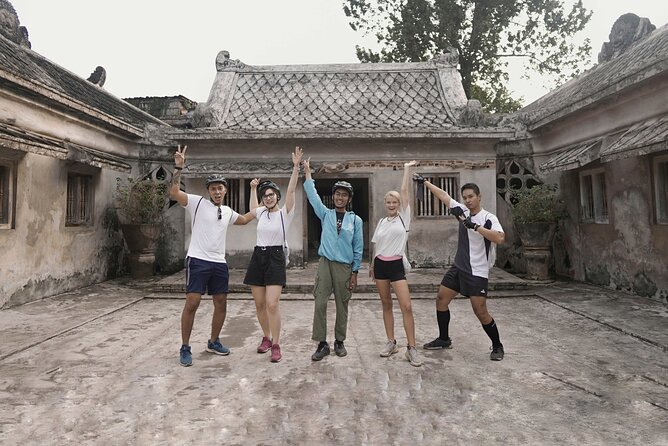 Jogja Hidden Gems - Cycling Tour - Riding 11 kilometers through kampungs