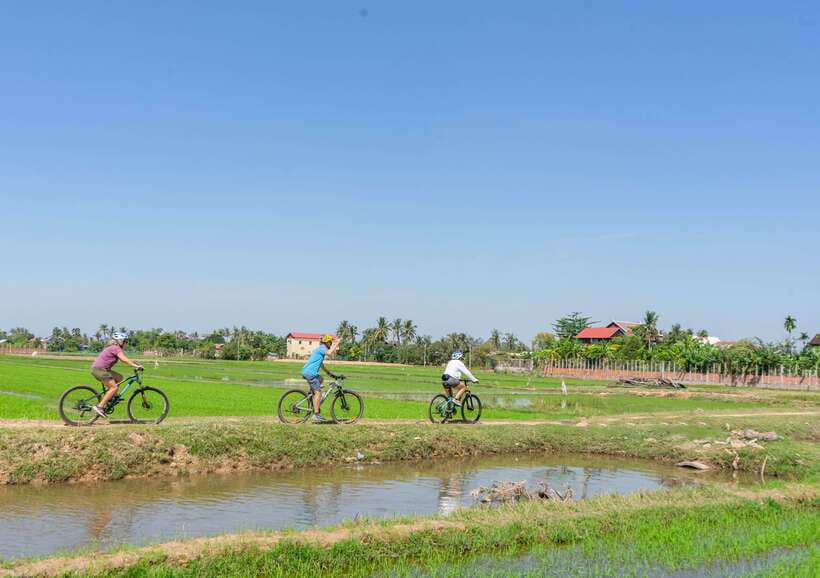 Kampong Phluk: Floating Village Sunset Bike Tour or E-Bike - A local-family lunch with coconuts and hammocks