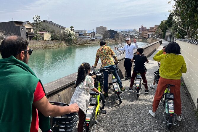 Kanazawa Half Day E-bike Tour - Kenrokuen Garden deserves the longest stop