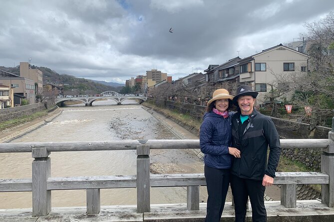 Kanazawa Half Day E-bike Tour - Kanazawa Castle and the calm of Gyokusen-an Garden