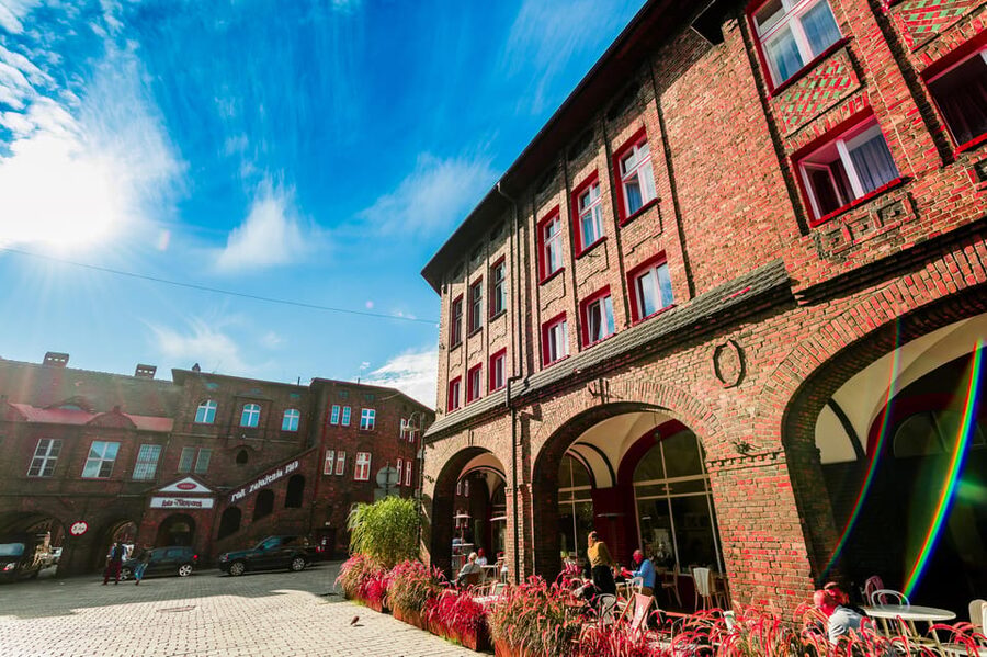 Katowice and Nikiszowiec: bicycle tour with guide - The return route shifts to civic Katowice