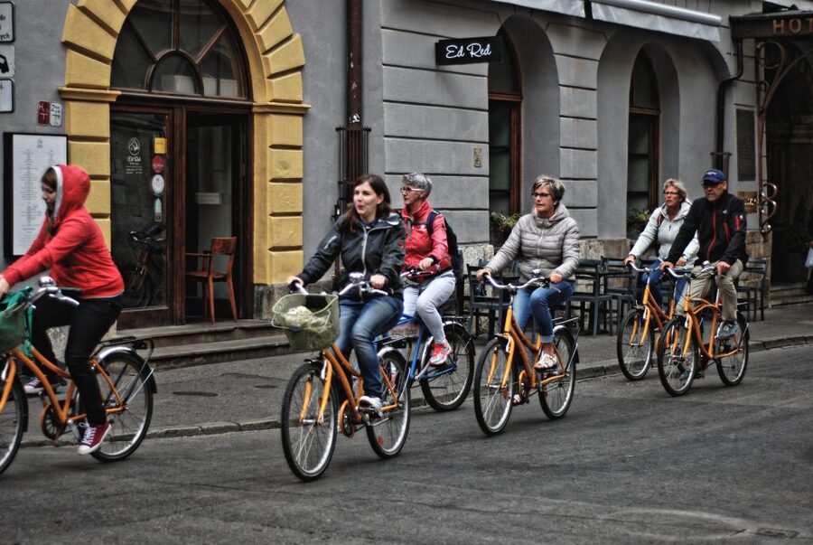 Krakow: Highlights of Krakow Bike Tour - Small Group - Barbican, Planty Park, and Jagiellonian University