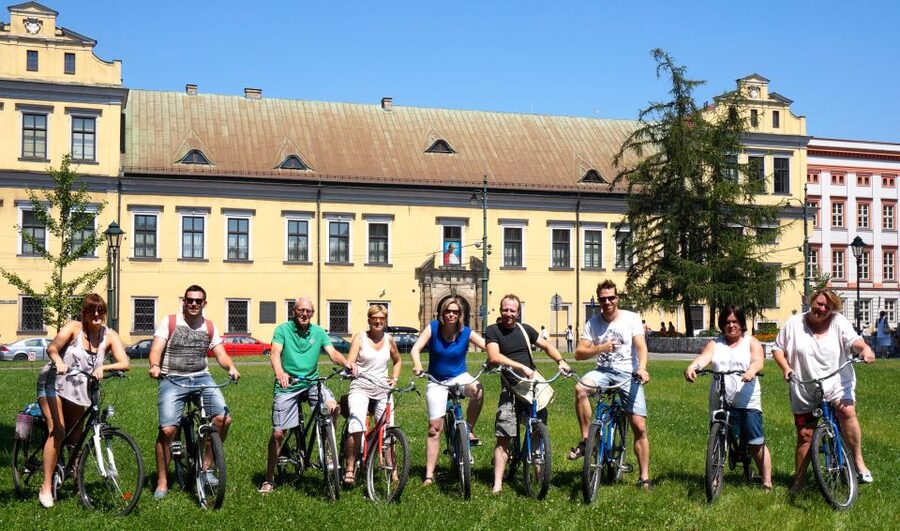 Krakow: Highlights of Krakow Bike Tour - Small Group - The Guides Make the Difference