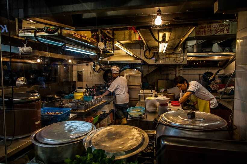 Kuala Lumpur: Evening Food Tour by Bike - Saturday and Tuesday night market tip