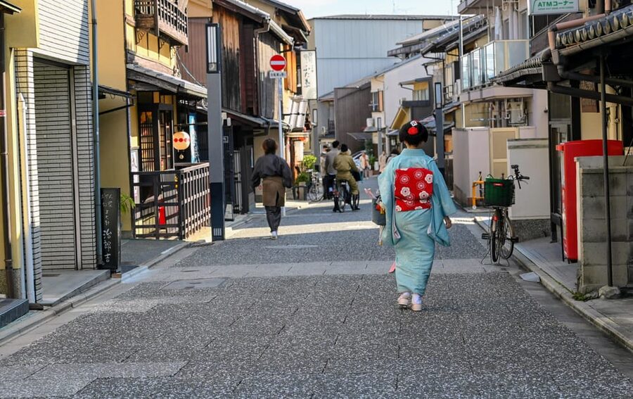 Kyoto: Early Bird E-Bike Tour with Lunch - Shirakawa Canal and Gion by bicycle