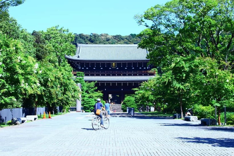 Kyoto: Hidden Gems E-Bike Tour Through Backstreets & Temples - Starting in Gion and Getting on the Bike