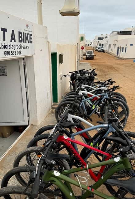 La Graciosa: Rent your ELECTRIC BIKE and explore the island at your own pace. - Collecting the bicycle and getting started