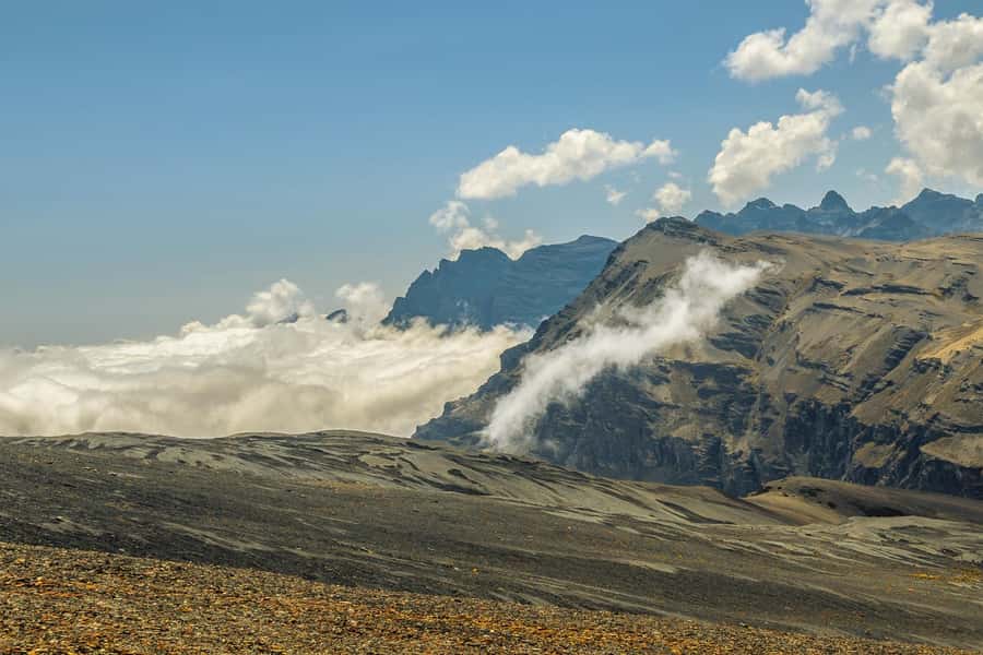 La Paz: Mountain Bike Down the World's Most Dangerous Road - The famous dirt road and its 2,000-meter drop
