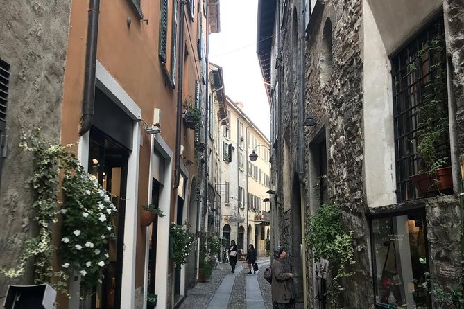 Lake Como: eBike City Tour Guided by an iPad and a Tour Leader - Following the lake to Life Electric