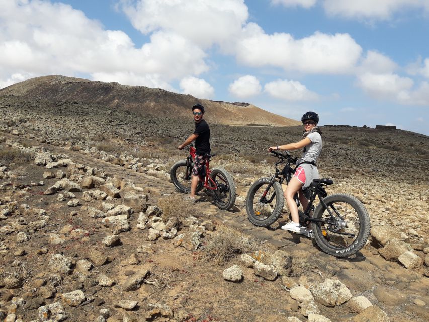 Lanzarote: Advanced 5-Hour Fuerteventura E-Bike Tour - Riding the volcano chain toward Calderon Hondo