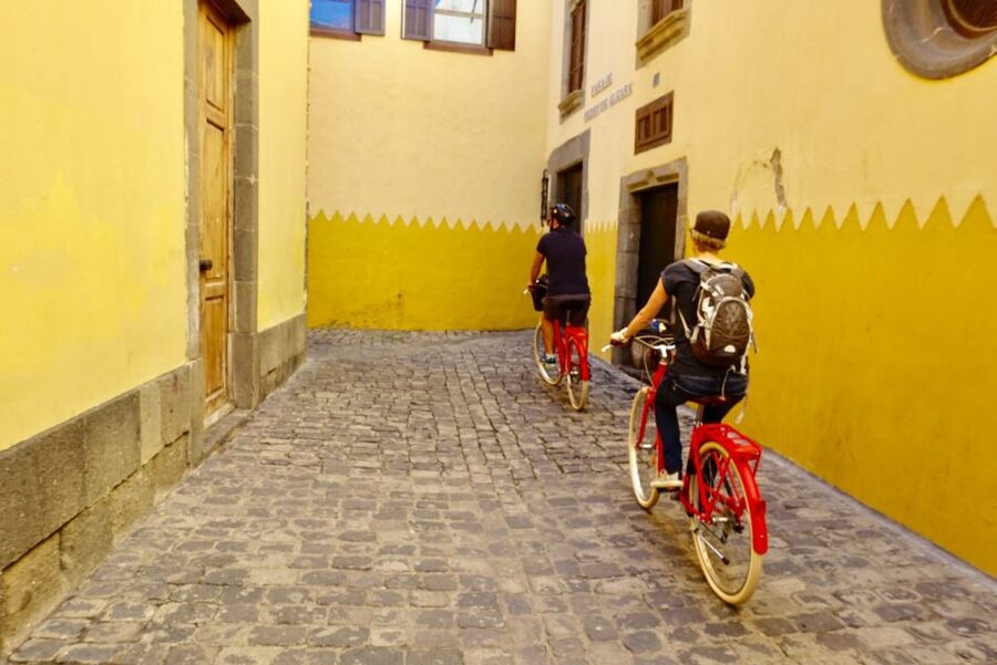 Las Palmas de Gran Canaria: Guided City Tour by Bike - Santa Catalina Park and Las Canteras beach