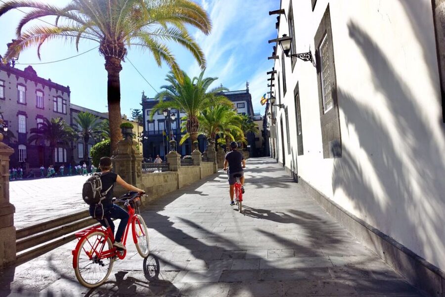 Las Palmas de Gran Canaria: Guided City Tour by Bike - Guide quality and group size